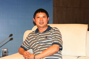 重庆建工集团贵州分公司总经理徐贵明参与对话交流