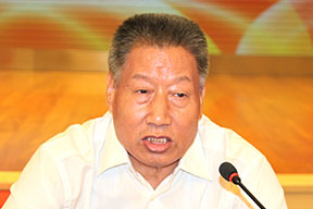 中施企协副会长刘怀主持会议